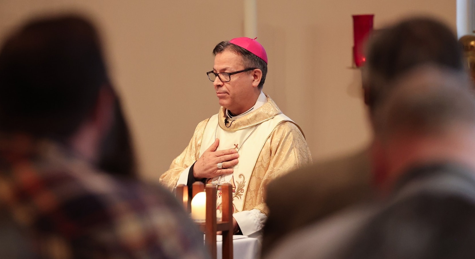Bishop Alberto Rojas celebrating mass